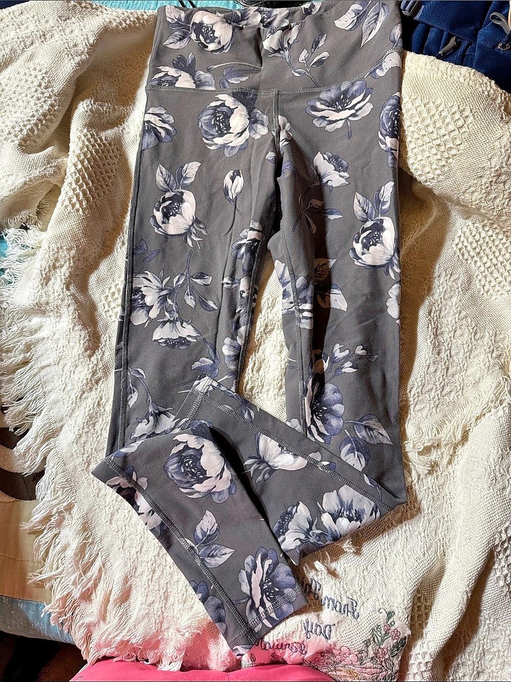 Mono B Floral Leggings Gray & White Size Small